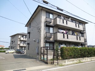 ファミール三軒屋Ａ・Ｂの物件外観写真